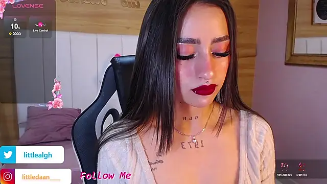 Abril Velvet a  online show from 10-22-25, 07:46