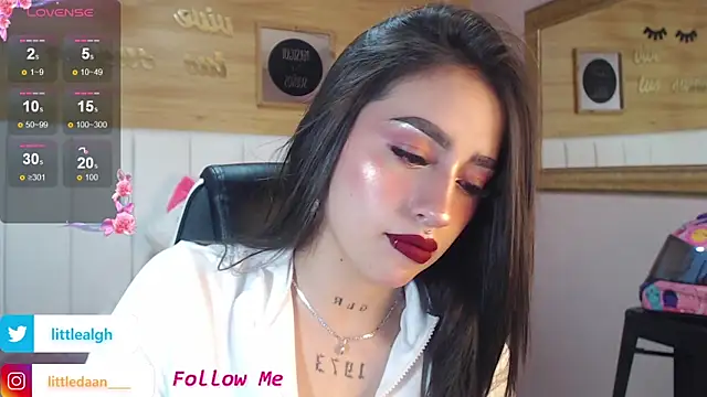 Abril Velvet a  online show from 10-25-25, 01:34