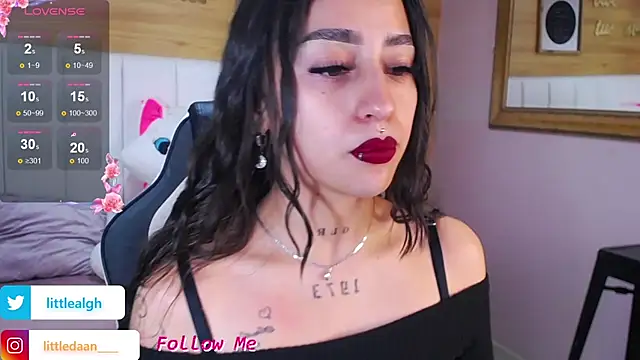 Abril Velvet a  online show from 10-21-25, 07:35