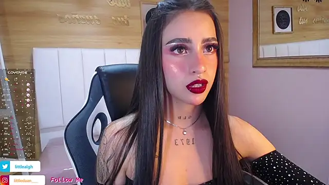 Abril Velvet a  online show from 10-07-25, 07:37