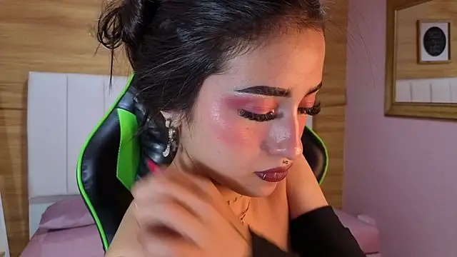 Abril Velvet a  online show from 11-23-25, 01:26