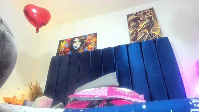 Annie switt online show from 12-21-25, 04:58