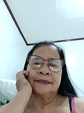 Snapshot of Sweet-Lita50 chatting on 04-15-26, 12:32 Sweet-Lita50 online show from 04-15-26, 12:32