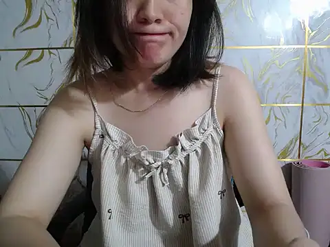 Snapshot of Lyzizi_lovely09 chatting on 06-21-26, 04:18 Lyzizi lovely09 online show from 06-21-26, 04:18
