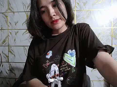 Snapshot of Lyzizi_lovely09 chatting on 06-17-26, 10:36 Lyzizi lovely09 online show from 06-17-26, 10:36