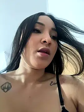 Snapshot of ReinaChloe chatting on 09-21-25, 02:55 ReinaChloe online show from 09-21-25, 02:55