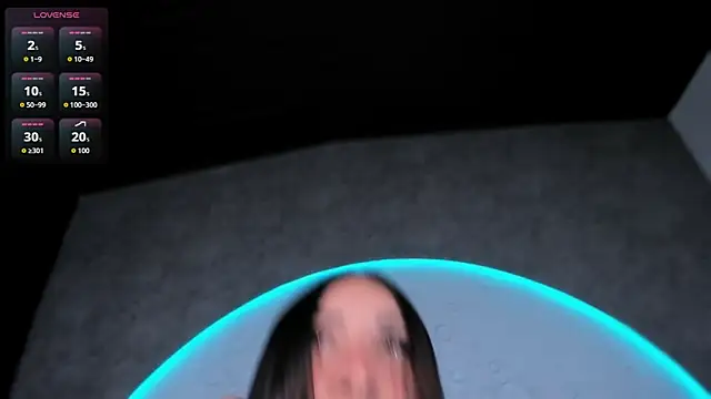 ReinaChloe online show from 10-28-25, 04:28