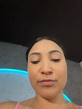 ReinaChloe online show from 11-03-25, 03:59