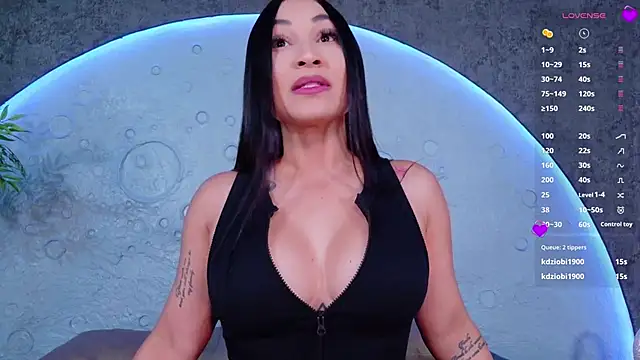 ReinaChloe online show from 05-23-26, 04:28