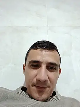Snapshot of BrunoValen chatting on 07-19-26, 04:32 BrunoValen online show from 07-19-26, 04:32