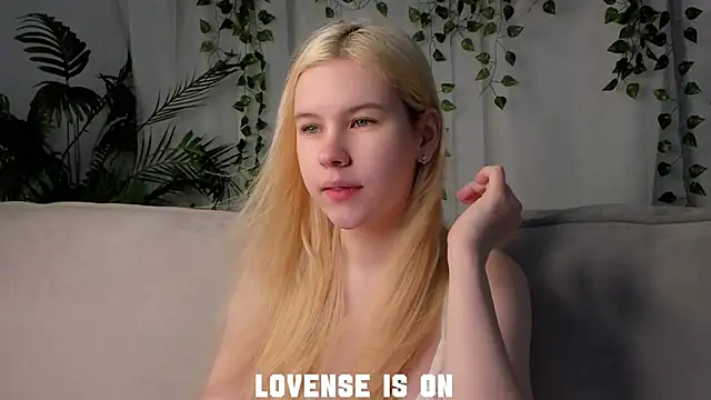 ElizSpieth online show from 11-16-25, 01:10