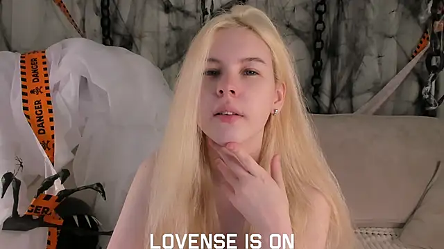 ElizSpieth online show from 11-04-25, 01:09