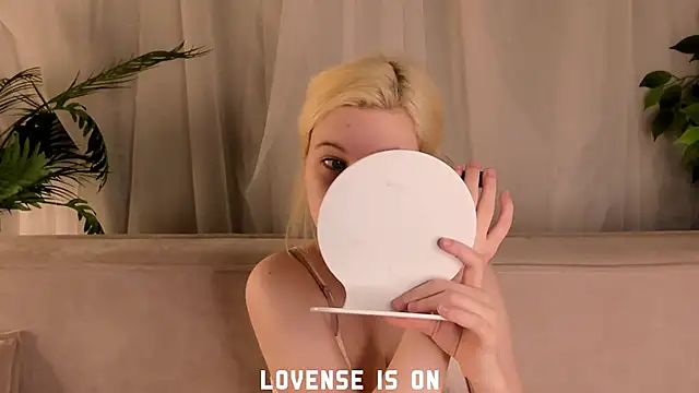 ElizSpieth online show from 11-08-25, 01:09