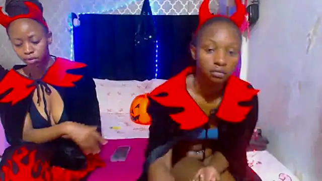 LonelyQueenxx25 online show from 10-31-25, 07:32