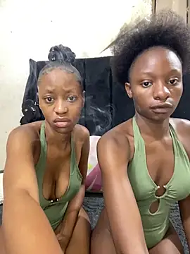 LonelyQueenxx25 online show from 03-04-26, 08:27