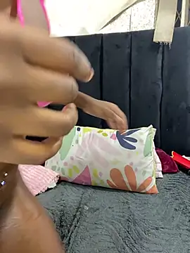 Snapshot of LonelyQueenxx25 chatting on 02-26-26, 09:37 LonelyQueenxx25 online show from 02-26-26, 09:37