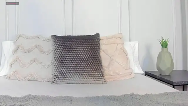 CharlotteBrownn  online show from 05-30-26, 12:50