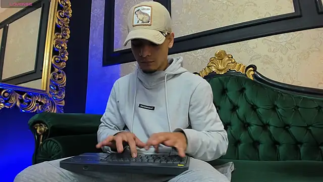 AlessandroKiing online show from 09-28-25, 02:35