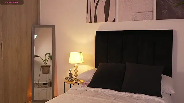 izzyvega   online show from 03-25-26, 12:33