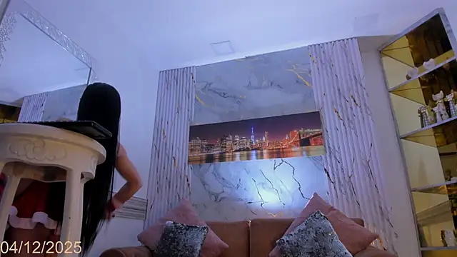 Sophi Johnson online show from 12-04-25, 04:33