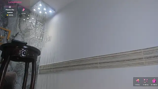 Snapshot of Sophi_Johnson chatting on 06-25-26, 05:05 Sophi Johnson online show from 06-25-26, 05:05