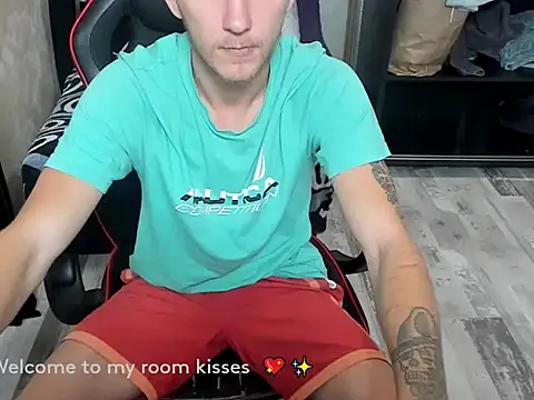 Snapshot of HugeDickFuck chatting on 10-28-25, 10:52 HugeDickFuck online show from 10-28-25, 10:52