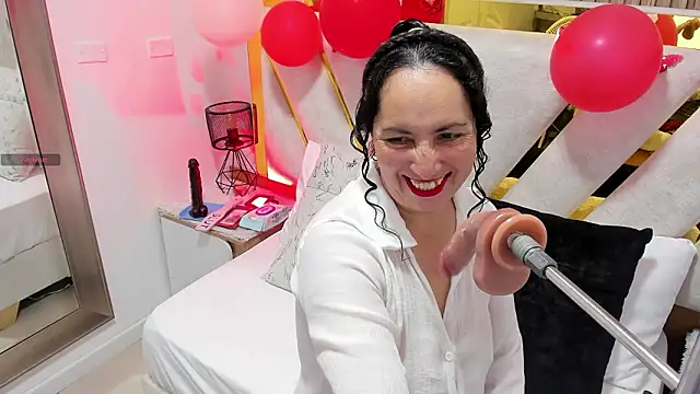 Luna Naughty1 online show from 02-18-26, 07:43