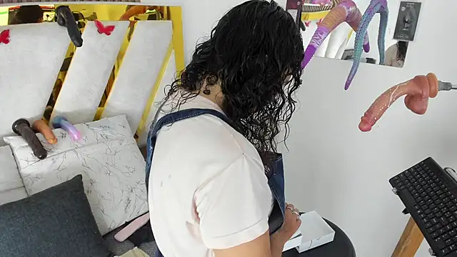 Luna Naughty1 online show from 05-18-26, 05:51