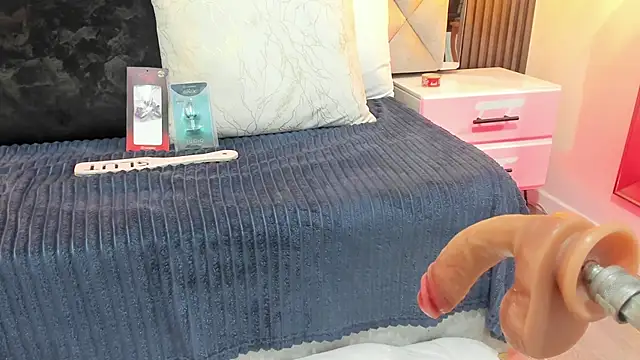 Luna Naughty1 online show from 10-17-25, 04:09