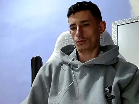 Snapshot of Damartinez27 chatting on 12-19-25, 03:25 Damartinez27 online show from 12-19-25, 03:25