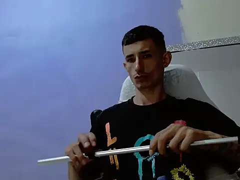 Snapshot of Damartinez27 chatting on 12-17-25, 06:24 Damartinez27 online show from 12-17-25, 06:24