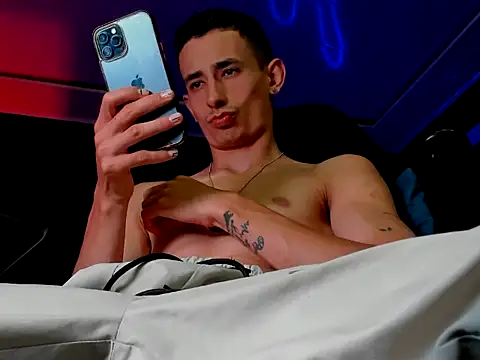 Snapshot of Damartinez27 chatting on 11-16-25, 05:45 Damartinez27 online show from 11-16-25, 05:45