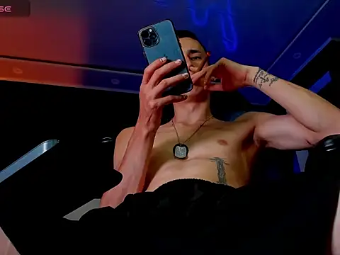 Snapshot of Damartinez27 chatting on 11-12-25, 09:24 Damartinez27 online show from 11-12-25, 09:24