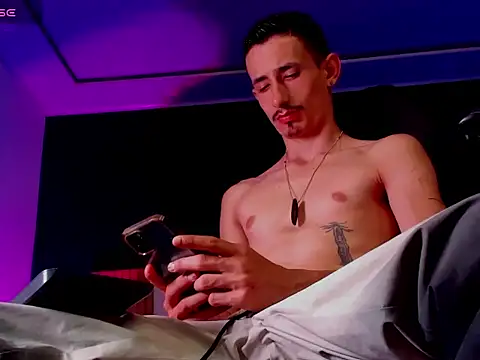 Snapshot of Damartinez27 chatting on 11-08-25, 06:28 Damartinez27 online show from 11-08-25, 06:28