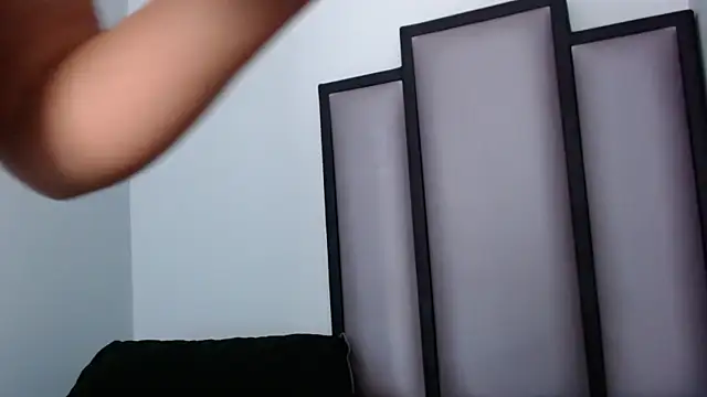 Snapshot of Lucy-23 chatting on 11-09-25, 05:17 Lucy-23 online show from 11-09-25, 05:17