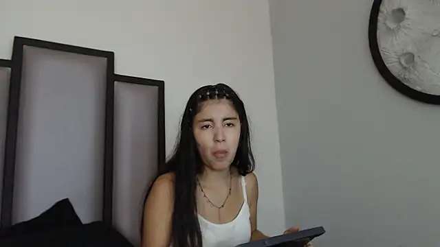 Snapshot of Lucy-23 chatting on 01-17-26, 04:49 Lucy-23 online show from 01-17-26, 04:49