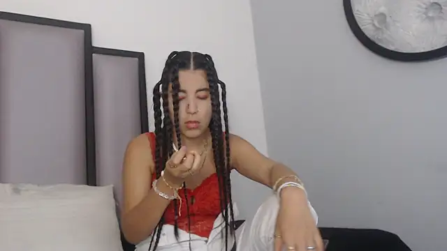 Snapshot of Lucy-23 chatting on 12-16-25, 05:22 Lucy-23 online show from 12-16-25, 05:22