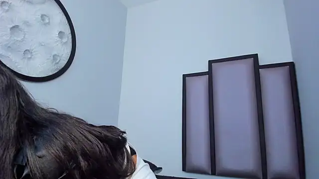 Snapshot of Lucy-23 chatting on 10-24-25, 04:22 Lucy-23 online show from 10-24-25, 04:22