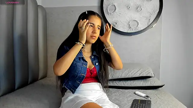 Snapshot of Lucy-23 chatting on 11-14-25, 10:46 Lucy-23 online show from 11-14-25, 10:46