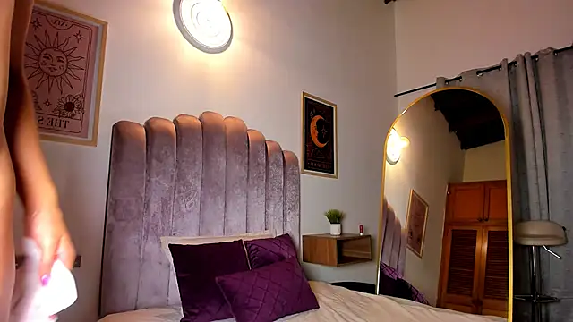 samaantha lux online show from 12-18-25, 10:19