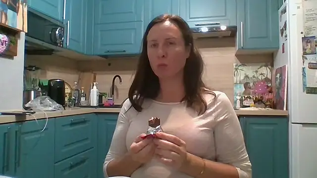 ALICAINWONDERLAND online show from 10-31-25, 02:35