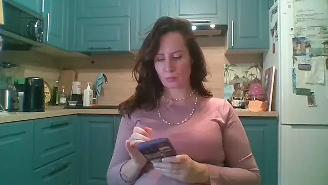 ALICAINWONDERLAND online show from 11-28-25, 05:57