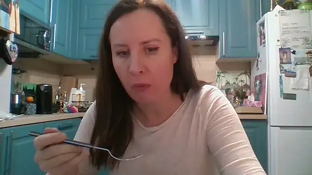 ALICAINWONDERLAND online show from 12-20-25, 06:55