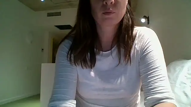 Snapshot of ALICAINWONDERLAND chatting on 10-19-25, 09:06 ALICAINWONDERLAND online show from 10-19-25, 09:06
