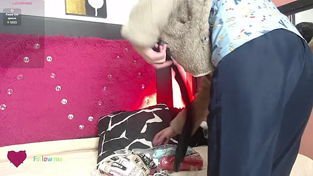 Engeelll online show from 10-21-25, 07:57