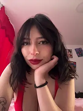 Snapshot of larsonbeverly chatting on 12-21-25, 08:53 larsonbeverly online show from 12-21-25, 08:53