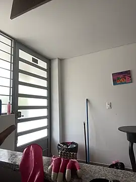 Snapshot of larsonbeverly chatting on 12-18-25, 07:07 larsonbeverly online show from 12-18-25, 07:07