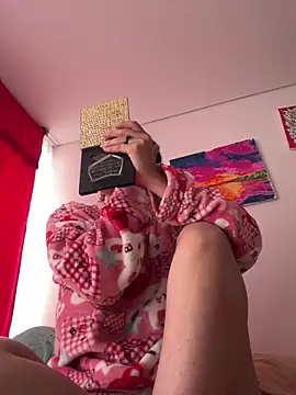 Snapshot of larsonbeverly chatting on 03-06-26, 07:20 larsonbeverly online show from 03-06-26, 07:20