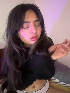 Snapshot of Clementyne30 chatting on 10-04-25, 02:46 Clementyne30 online show from 10-04-25, 02:46