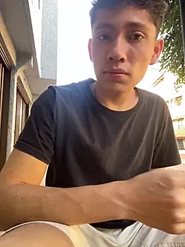 Snapshot of elfernh chatting on 10-19-25, 09:17 elfernh online show from 10-19-25, 09:17